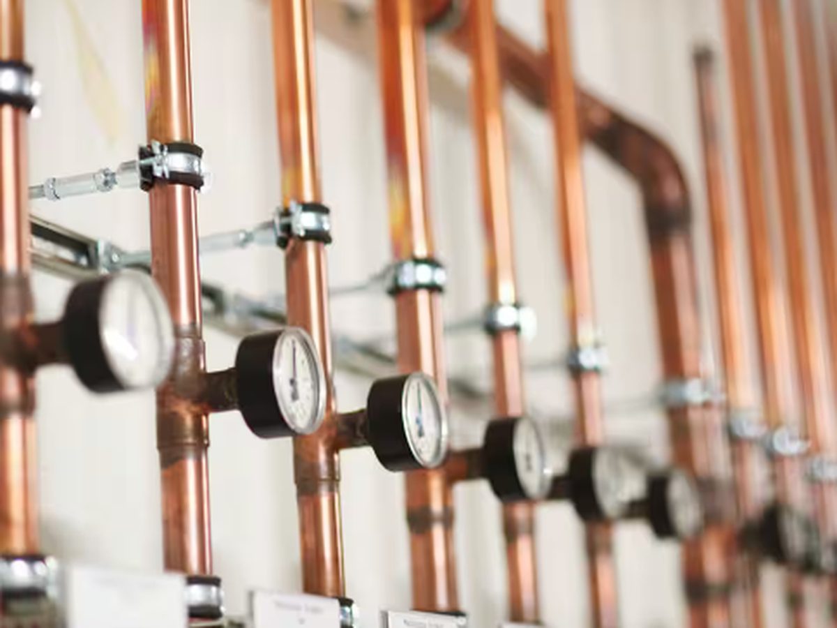 Medical gas copper pipeline with regulators